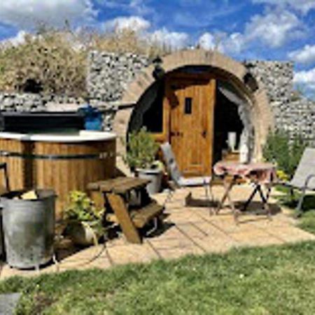 Romantic Escape Luxury Hobbit House With Hot Tub! Sheerness Luaran gambar