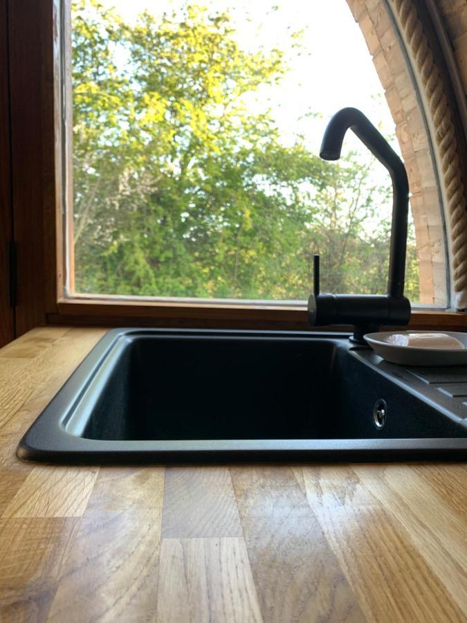 Romantic Escape Luxury Hobbit House With Hot Tub! Sheerness Luaran gambar