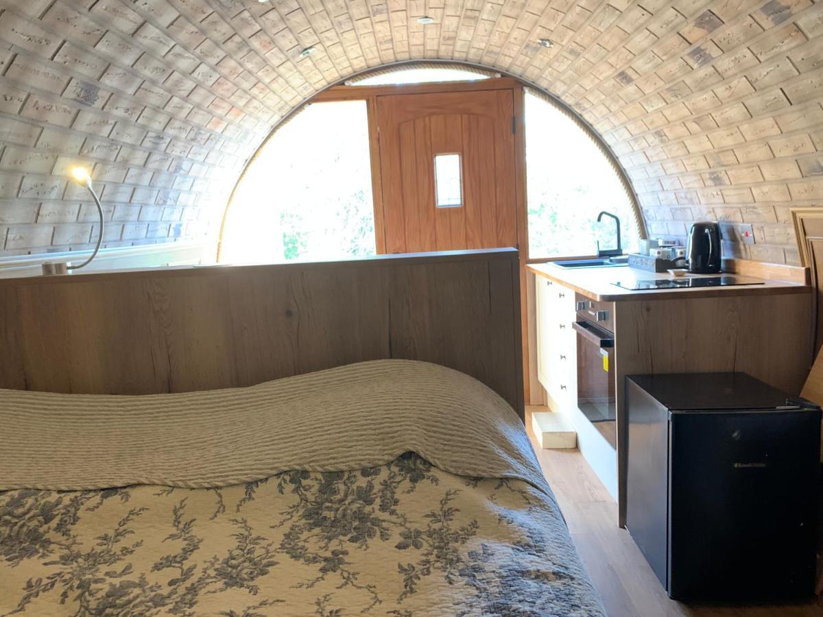 Romantic Escape Luxury Hobbit House With Hot Tub! Sheerness Luaran gambar