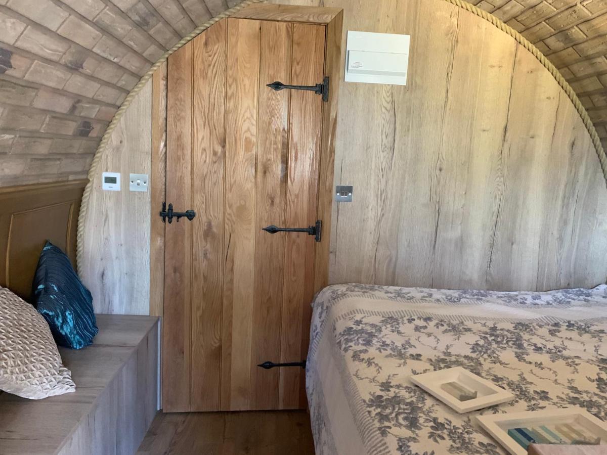 Romantic Escape Luxury Hobbit House With Hot Tub! Sheerness Luaran gambar