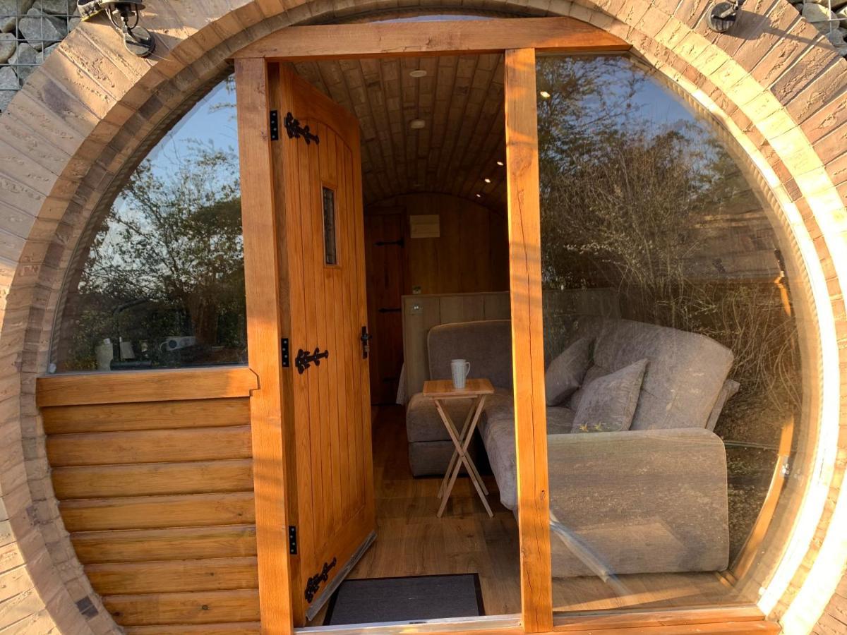 Romantic Escape Luxury Hobbit House With Hot Tub! Sheerness Luaran gambar