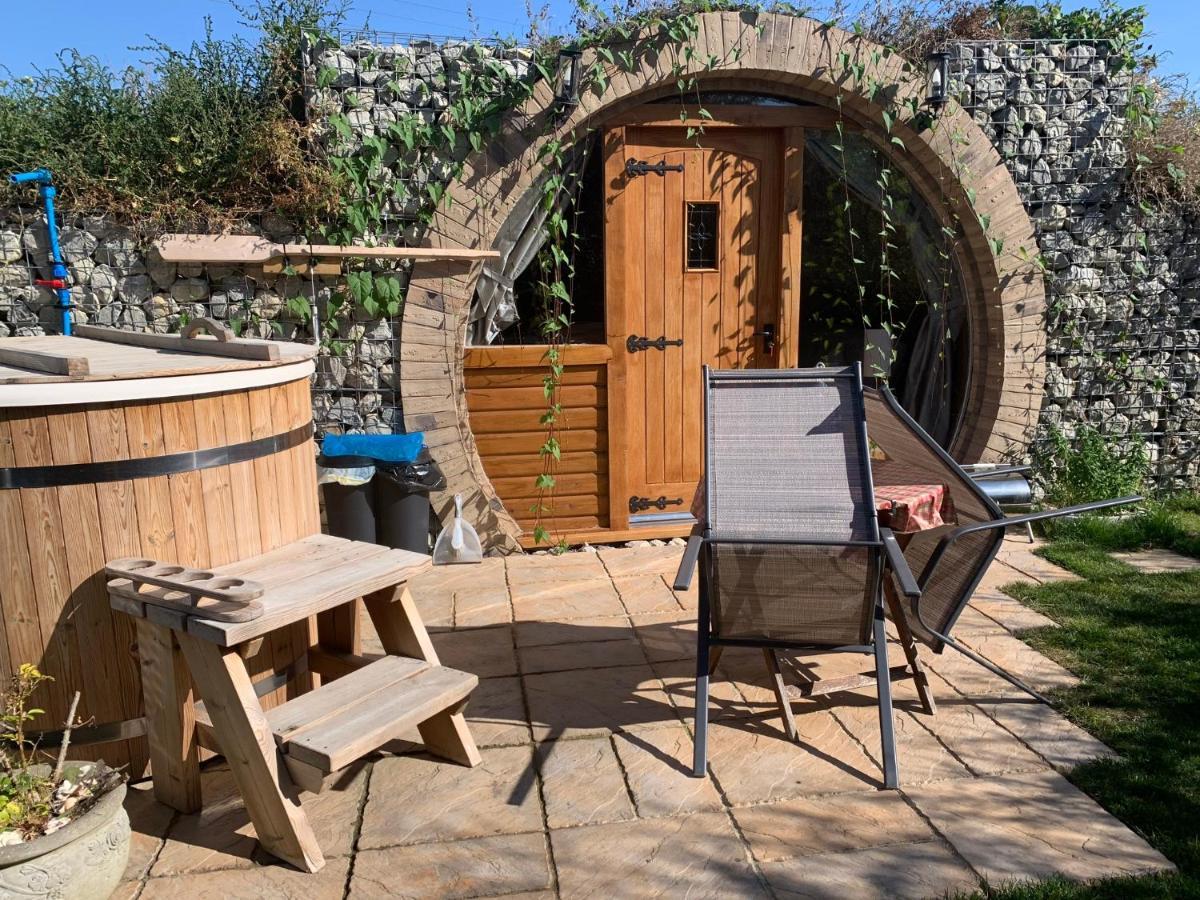 Romantic Escape Luxury Hobbit House With Hot Tub! Sheerness Luaran gambar