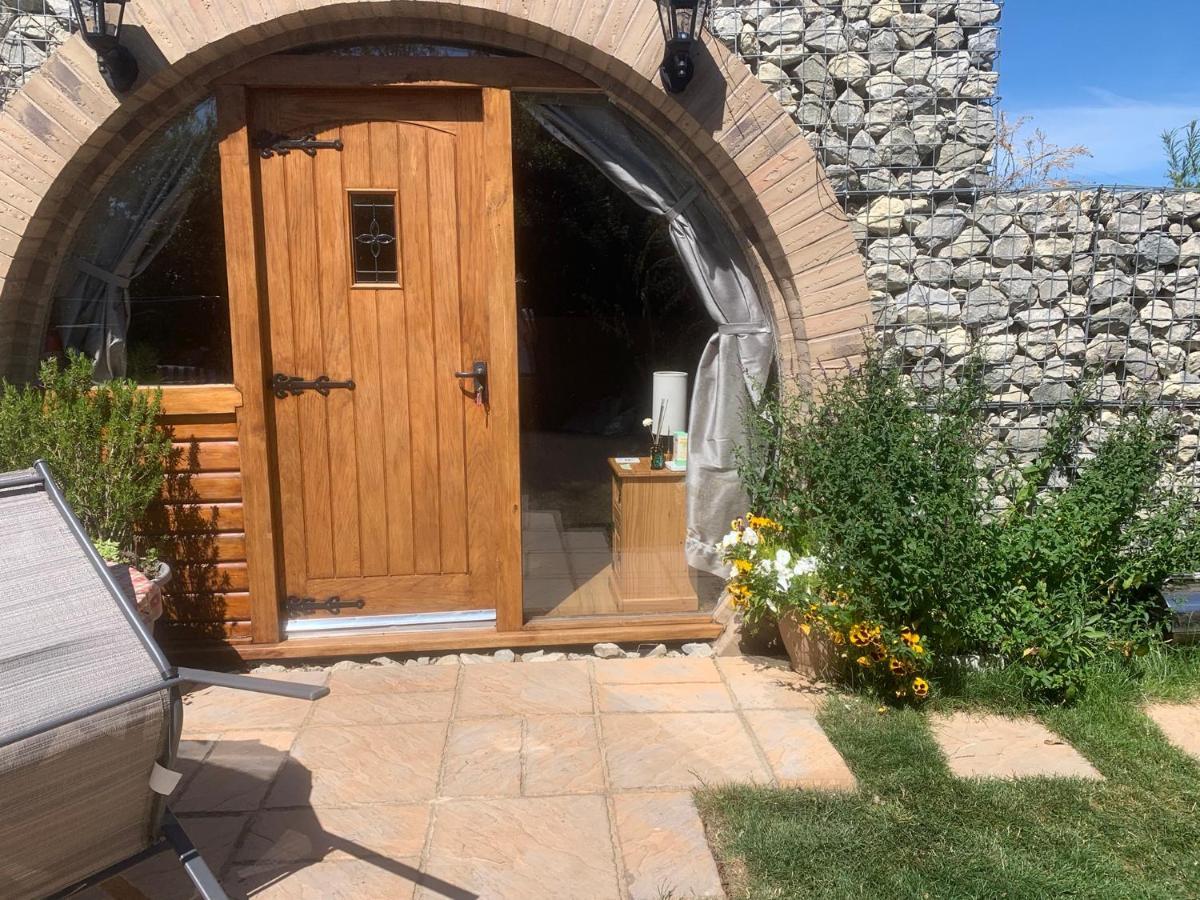 Romantic Escape Luxury Hobbit House With Hot Tub! Sheerness Luaran gambar